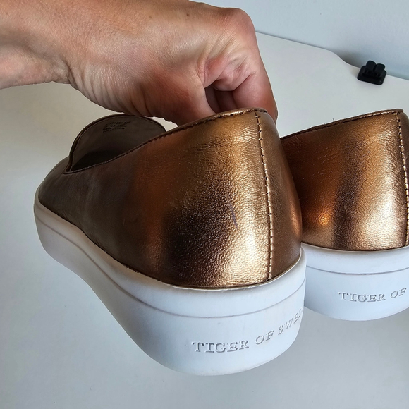 Tiger of Sweden Gold Loafers Minimalist Design Size 8.5 - Picture 9 of 16